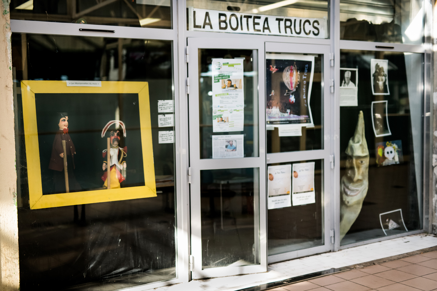 PROJET : La vitrine du local de la Boite à Trucs